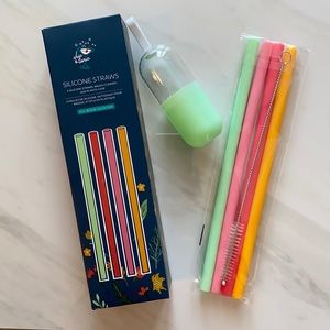 NIB Colorful Silicone Straws Set of Four